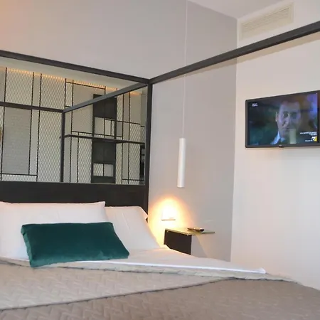 5-rooms לינה וארוחת בוקר 4*