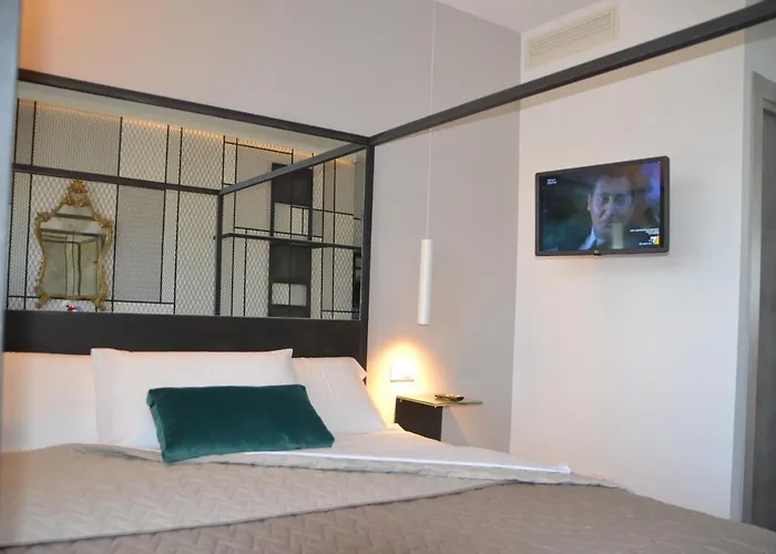 5-rooms לינה וארוחת בוקר 4*